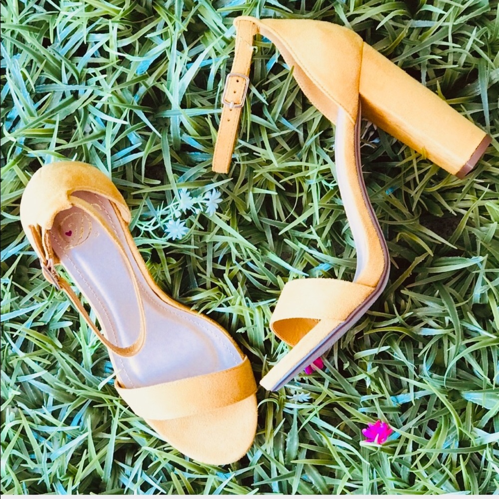 1 left! DELICIOUS Yellow Suede Ankle Strap HEEL 8 - Picture 7 of 7